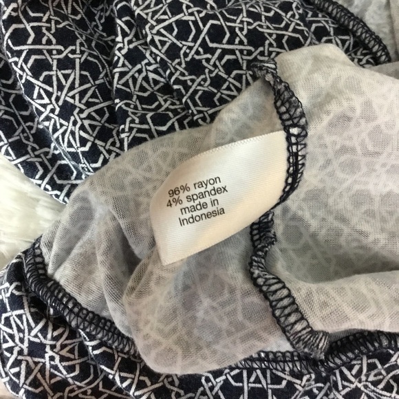 Lane Bryant 14/16 blue and white geometric patterned short sleeve blou… - Picture 6 of 16